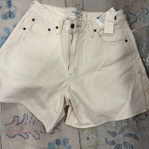 Abercrombie & Fitch Cream Jean ‘loose short’